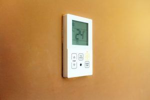 https://www.ambientedge.com/wp-content/uploads/2020/03/faqs-can-a-stuck-thermostat-fix-itself-300x200.jpg